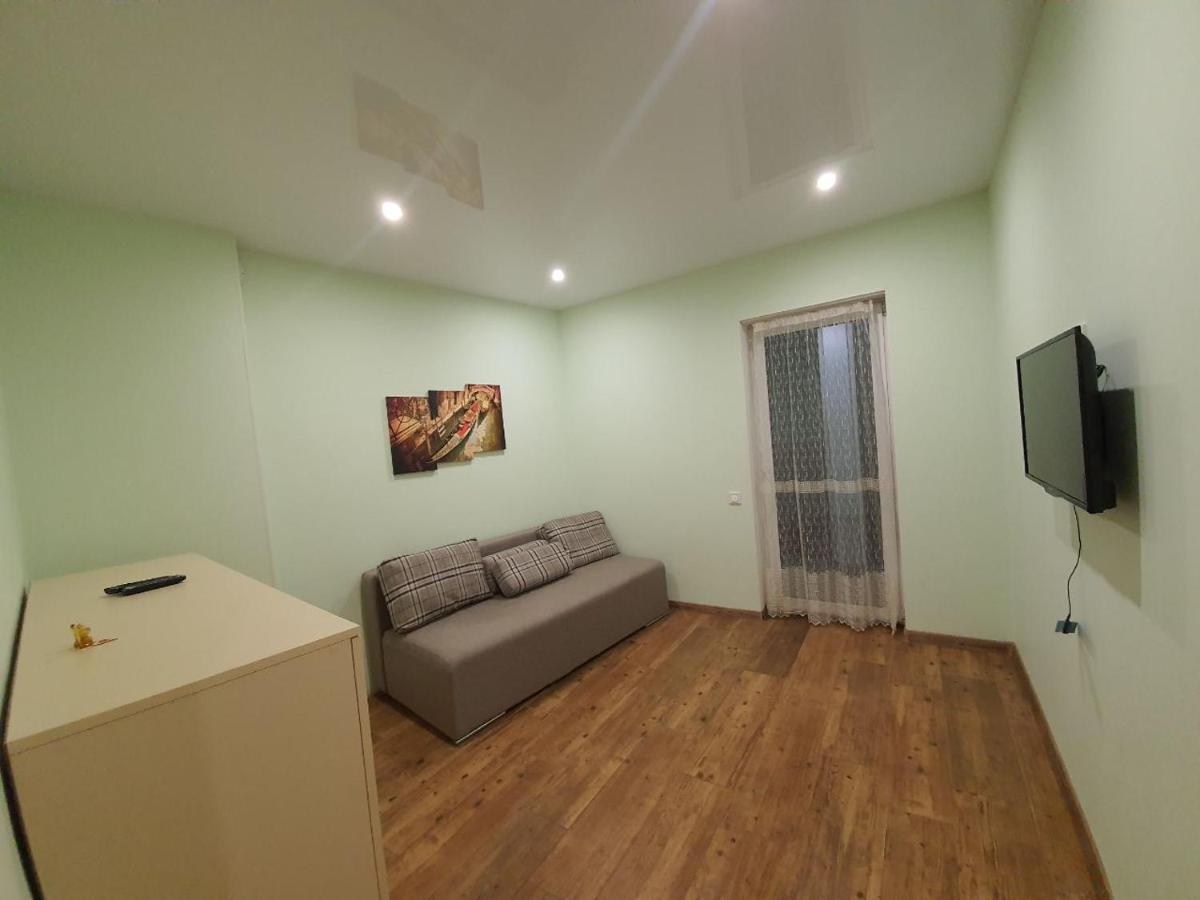 Avalon На Чорновола Apartman Lviv Kültér fotó